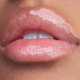 stila Kitten applicator closeup demonstrating smooth precise application