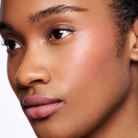 stila texture close-up of creamy tip, shows smooth blendability benefit