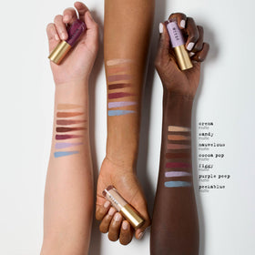 stila application on eye demonstrating matte, crease-free wear