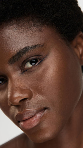 stila application on eye demonstrating clean wing and long-lasting hold