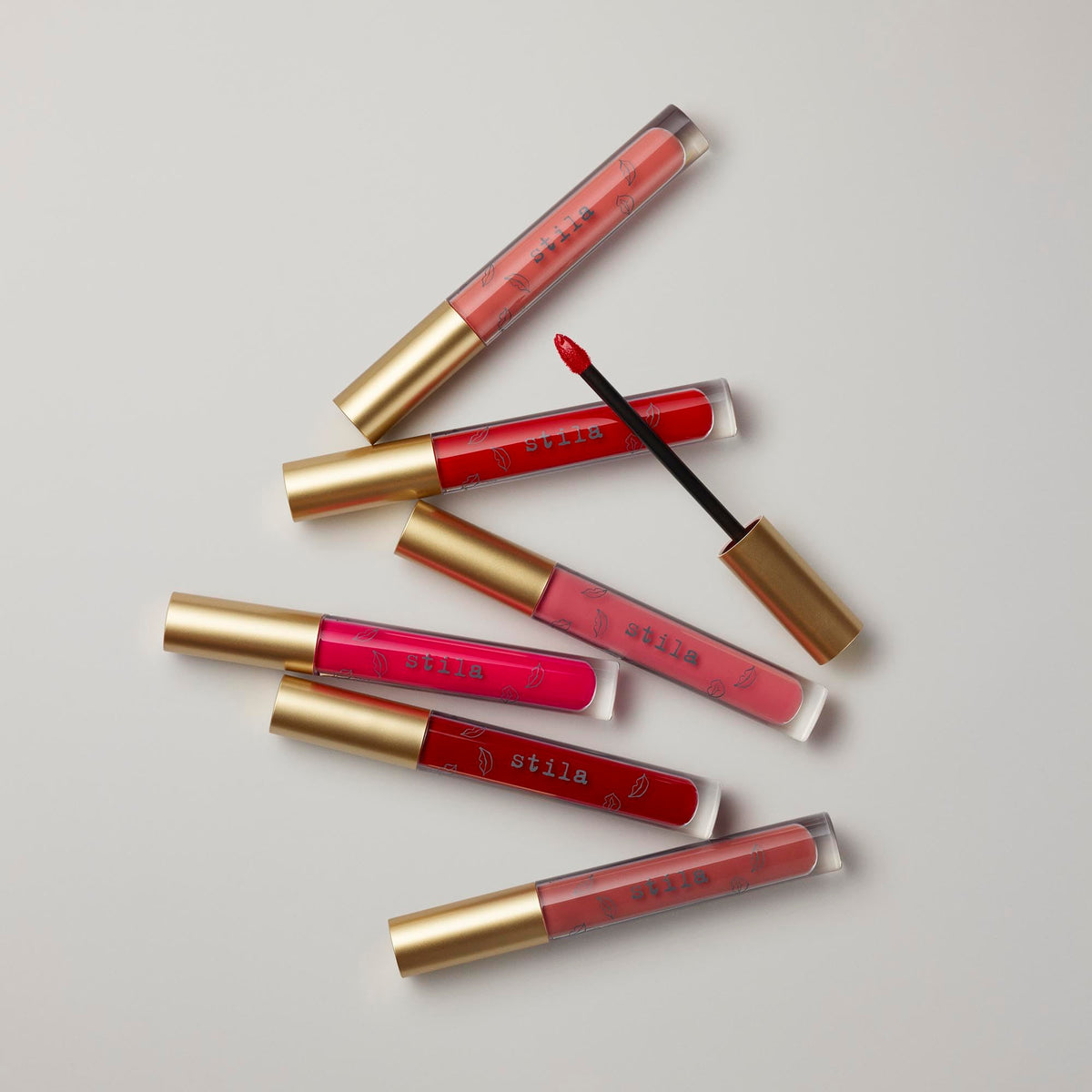 stila Patina next to makeup kit showing portability and everyday use benefit