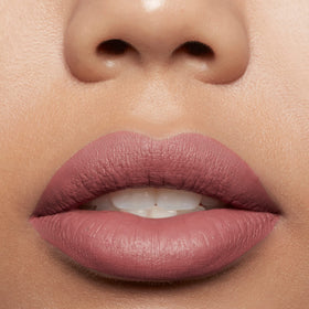 stila applicator close-up displaying tapered wand for precise application and control