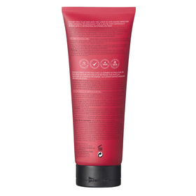 St.Tropez texture close-up highlighting hydrating, non-sticky formula benefit