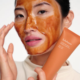 Sulwhasoo clarifying mask applied on model's face demonstrating coverage and ease