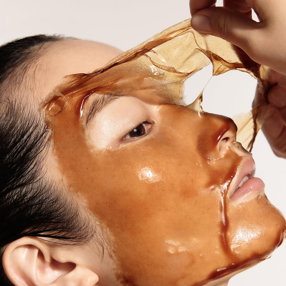 Sulwhasoo clarifying mask peeling off to remove impurities for smoother skin