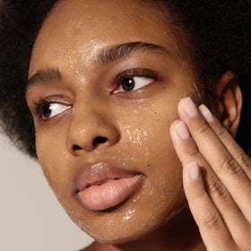 Sulwhasoo honey drizzle image emphasizing moisturizing benefit