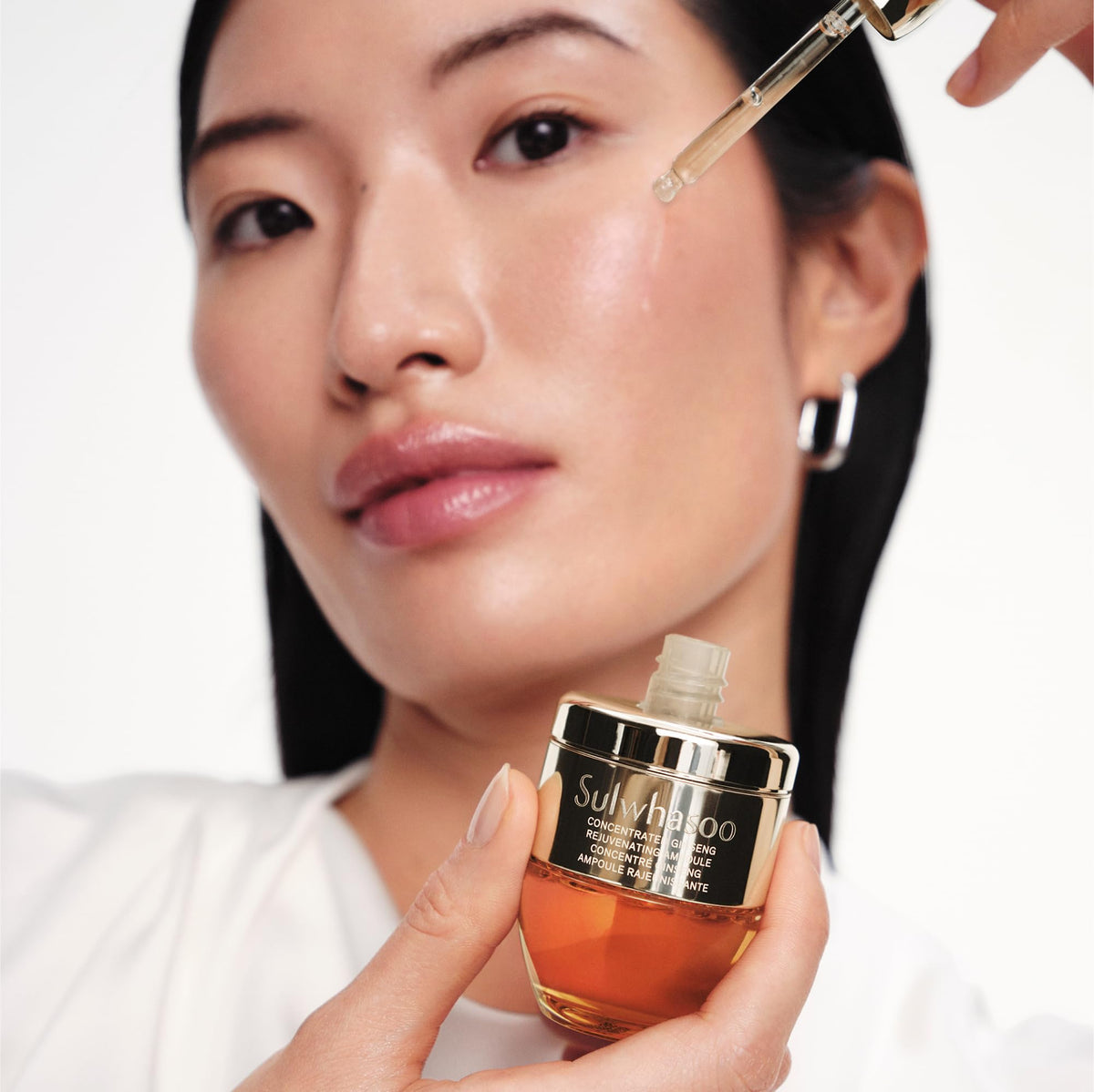 Sulwhasoo ingredient ginseng berry closeup highlighting botanical source benefit antioxidant-rich extract