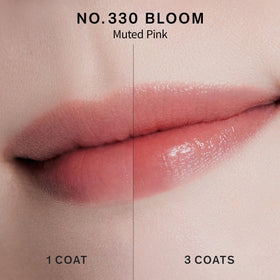 Sulwhasoo on lips model applying balm for natural tint and soft look benefit