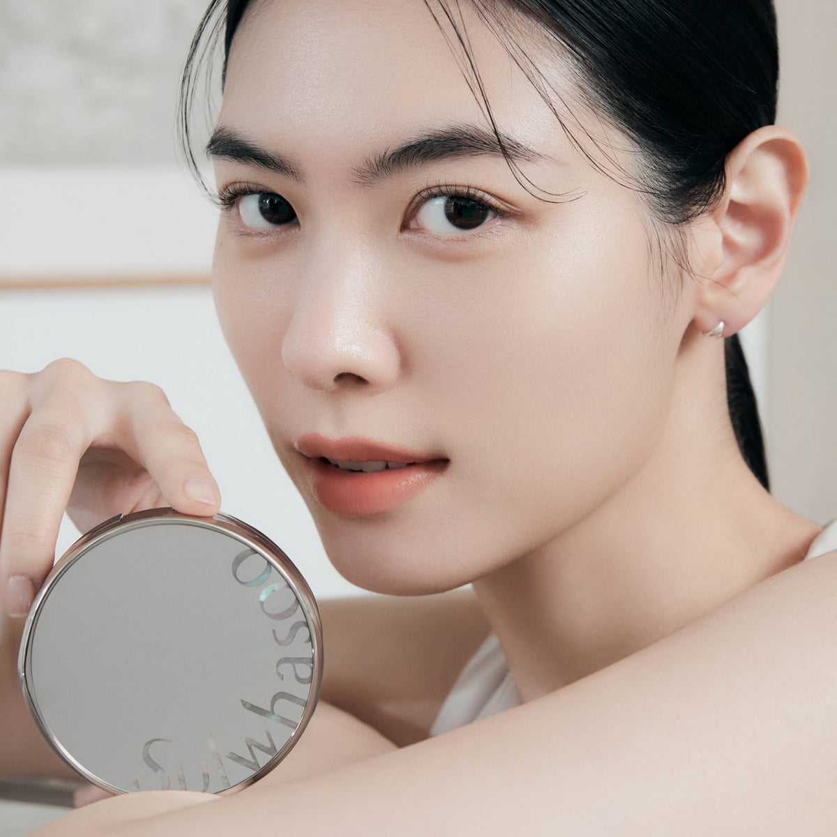 Sulwhasoo cushion texture close-up illustrating smooth blendability