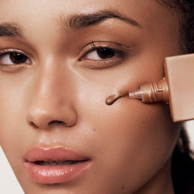 Summer Fridays bronzing drops mixed with moisturizer in bowl, shows customizable tinting benefit