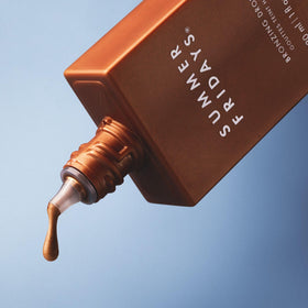 Summer Fridays bronzing drops pipette dispensing drop, demonstrates easy, precise application