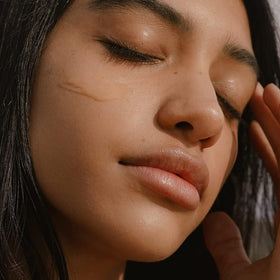 Summer Fridays serum in morning routine setting conveying brightening results