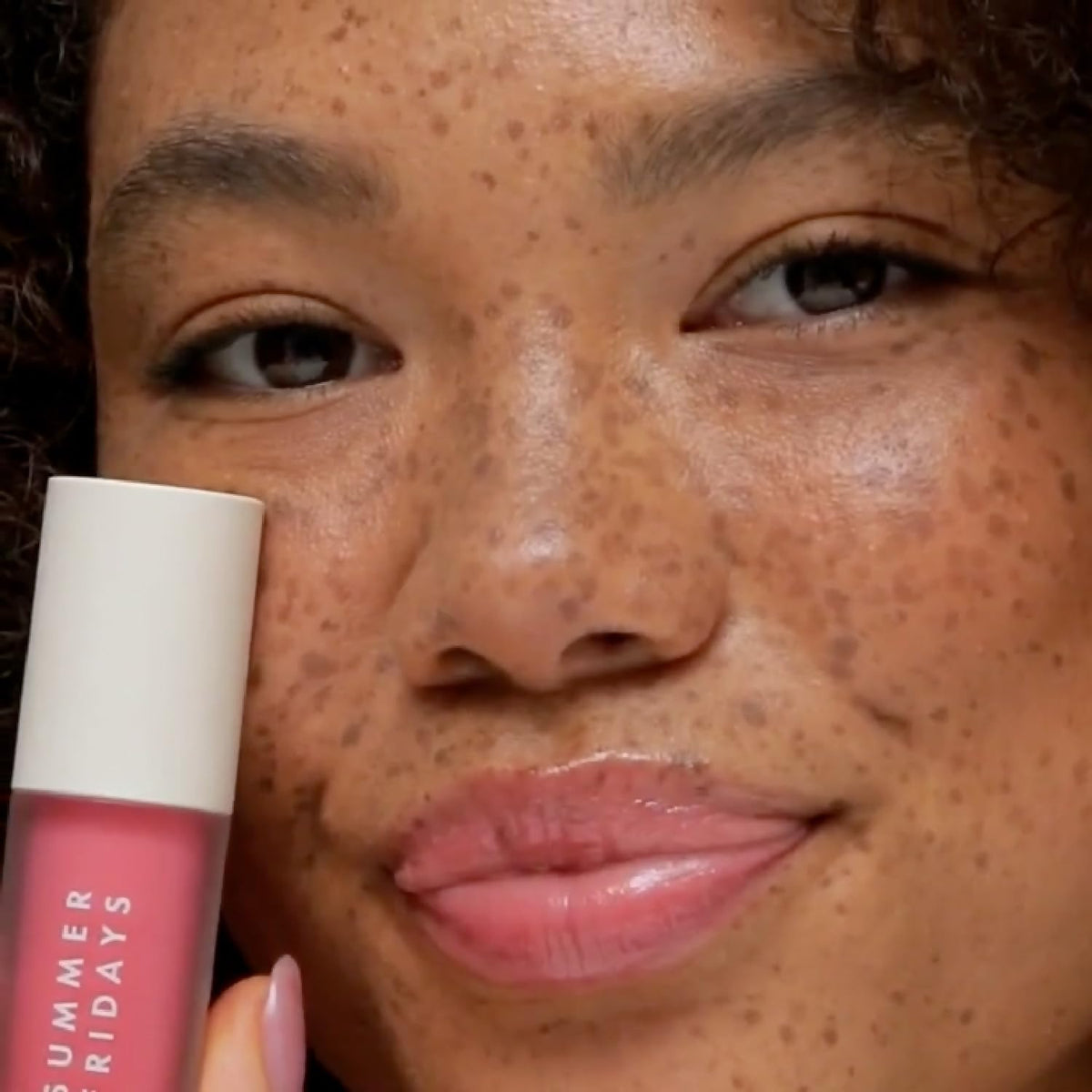 Summer Fridays texture swirl of lip oil highlighting hydrating glossy sheen