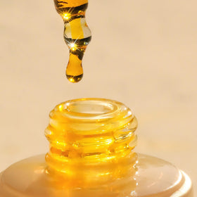 Summer Fridays 1 fl oz bottle next to a coin for scale, clarifies compact travel-friendly size