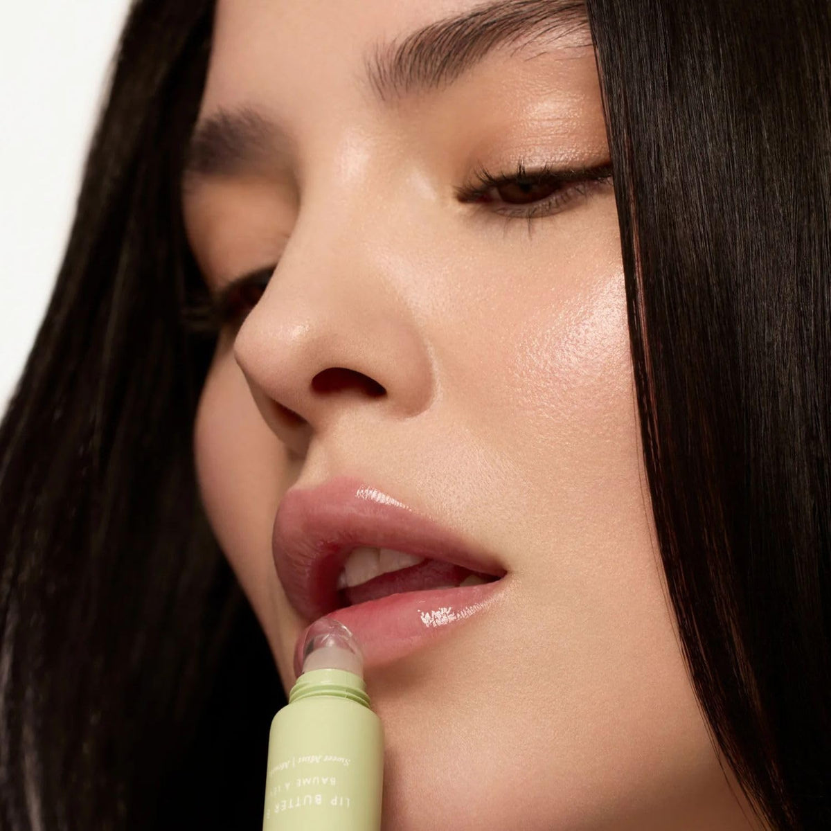 Summer Fridays balm applied on lips showing instant glossy hydration benefit