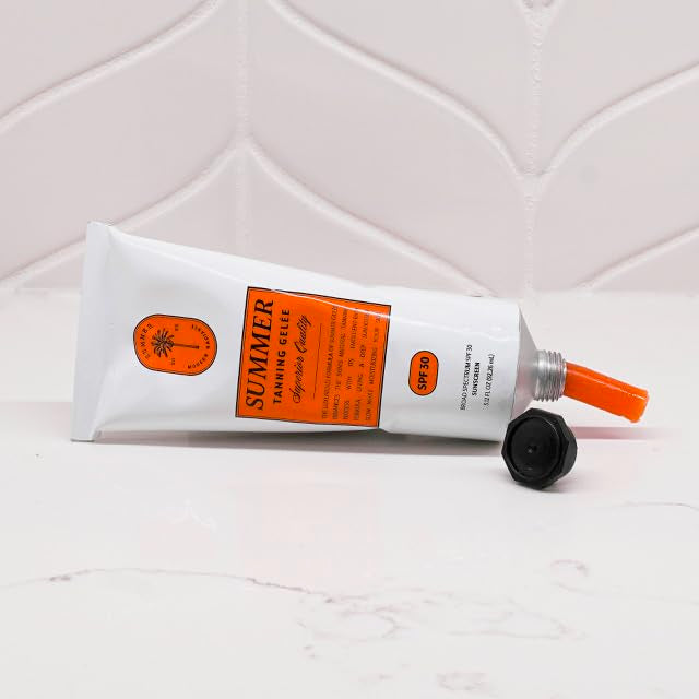 Summer Tanning Gelée gel texture close-up highlighting silky, fast-absorbing feel
