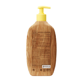 Sun Bum label close-up highlighting ingredient list and reef-compliant benefit