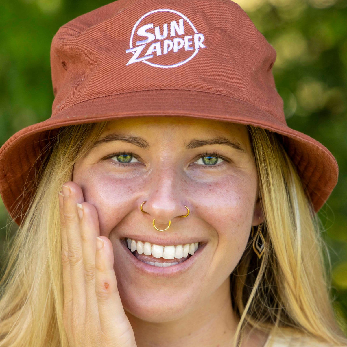 Sun Zapper ingredient shot with Kakadu plum showing vitamin C brightening benefit