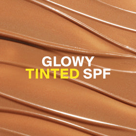 Supergoop! close-up of Glowscreen texture demonstrating luminous, blendable finish