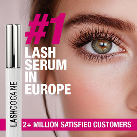 Svenja Walberg LASHCOCA!NE size comparison in hand showing travel-friendly tube