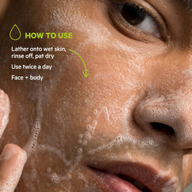 SVR applying foaming gel to face showing gentle cleansing action