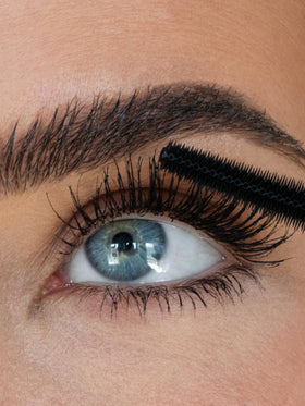 SWEED cloud mascara wand close-up demonstrating precision and separation
