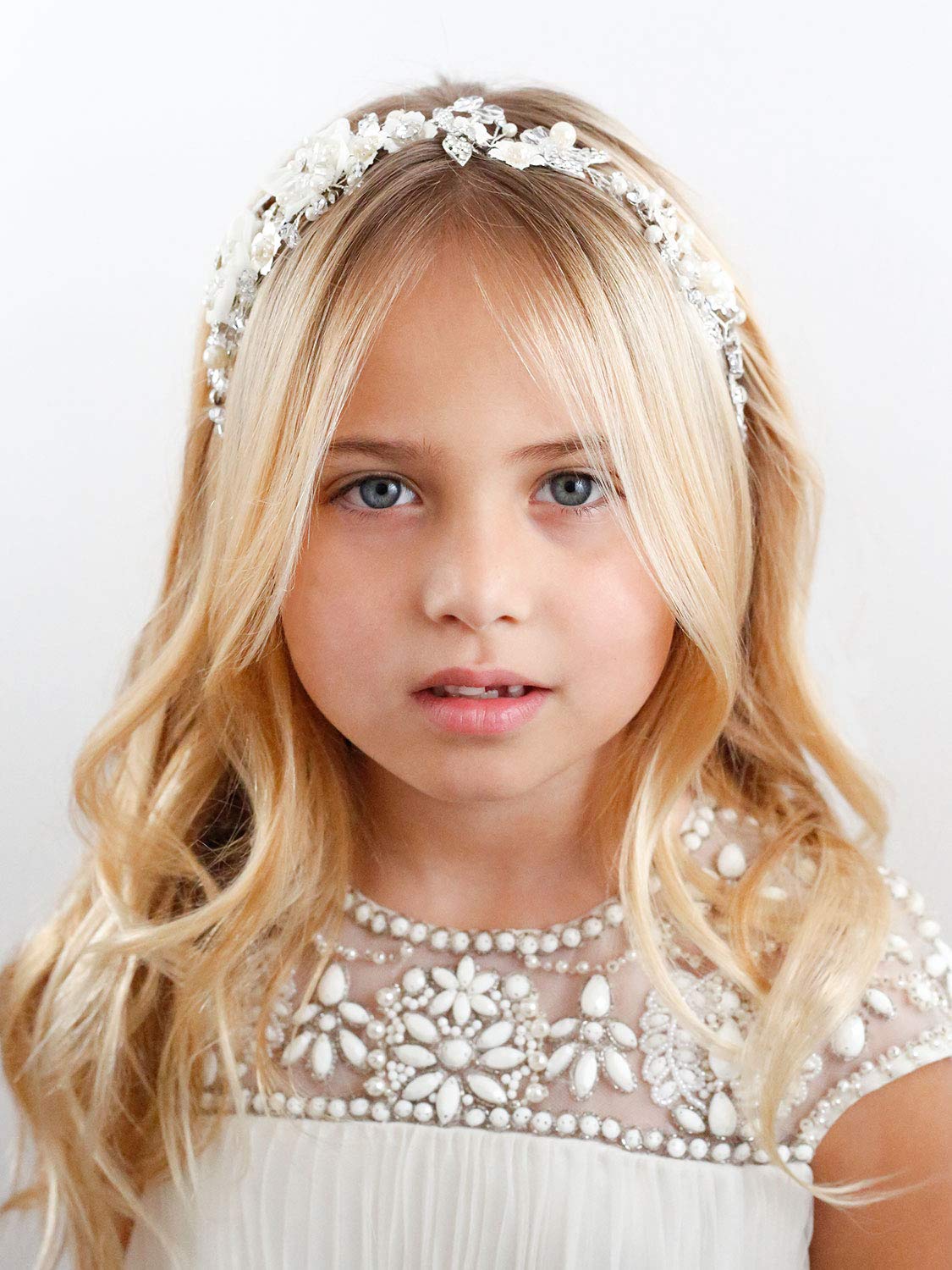 SWEETV close-up of ivory tulle flowers highlighting soft texture and volume