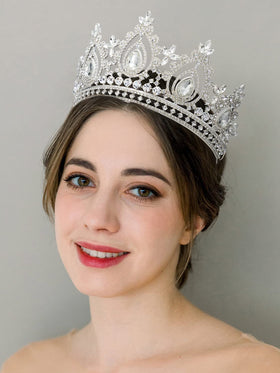 SWEETV crown worn by bride for elegant wedding photo benefit