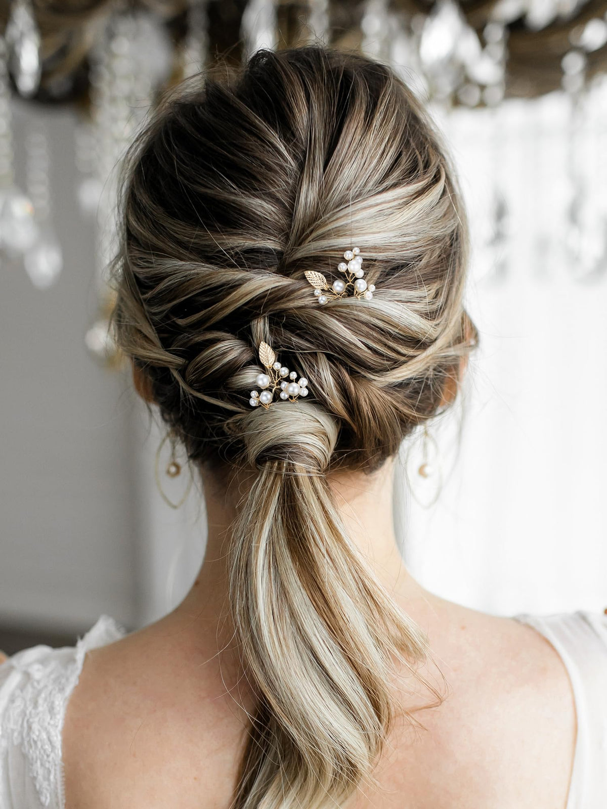 SWEETV wired stem flexibility close-up showing adjustable fit and secure hold