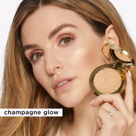 tarte rose gold pan close-up revealing microfine pearls for luminous finish