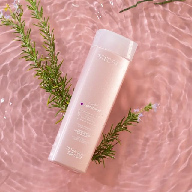 TEC Lumina conditioner being applied to hair for detangling and softness benefit
