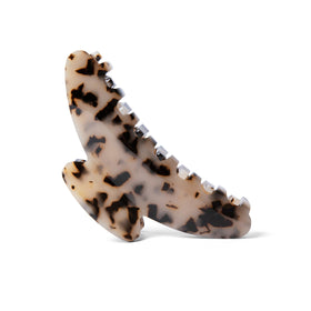 The Hair Edit front view of tortoise claw clip shows chic design and reliable hold