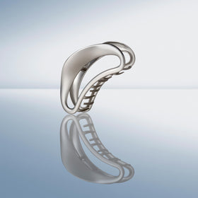 The Hair Edit beside a ruler showing the clip size and versatile fit benefit