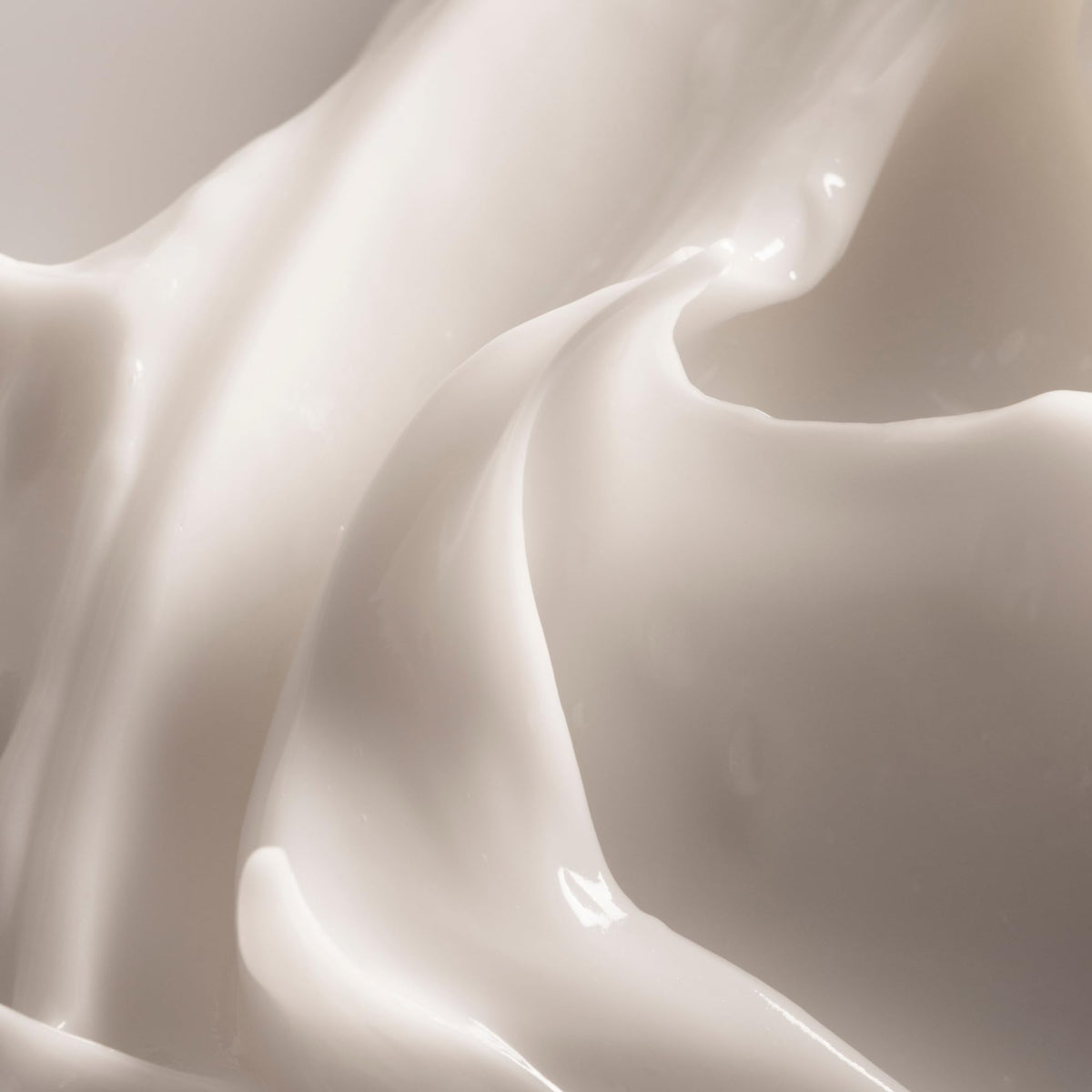 Three Ships cream texture close-up demonstrating fast absorption