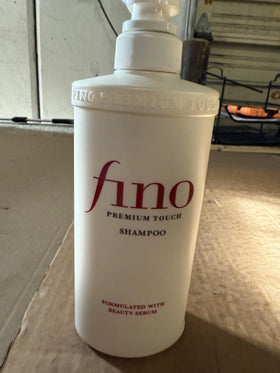 Thunder Tech bottle held in hand showing JapanFino 550ml size scale
