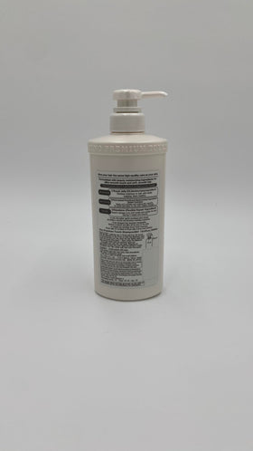 Thunder Tech lather texture of JapanFino shampoo illustrating gentle foam