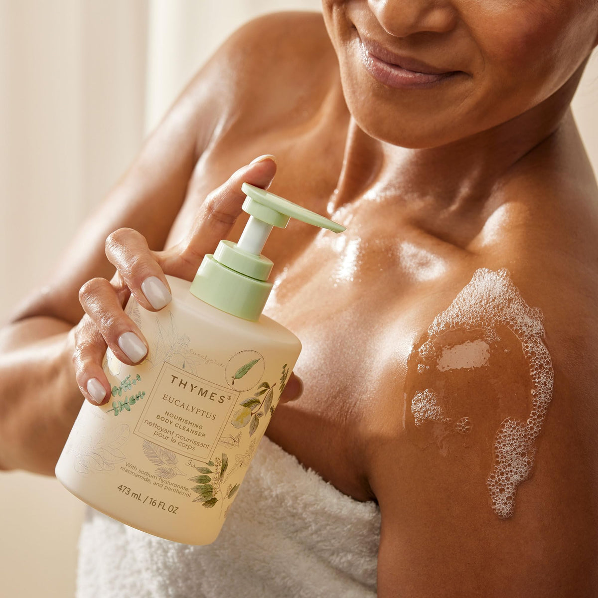 Thymes ingredient bottle featuring niacinamide and hyaluronate benefits