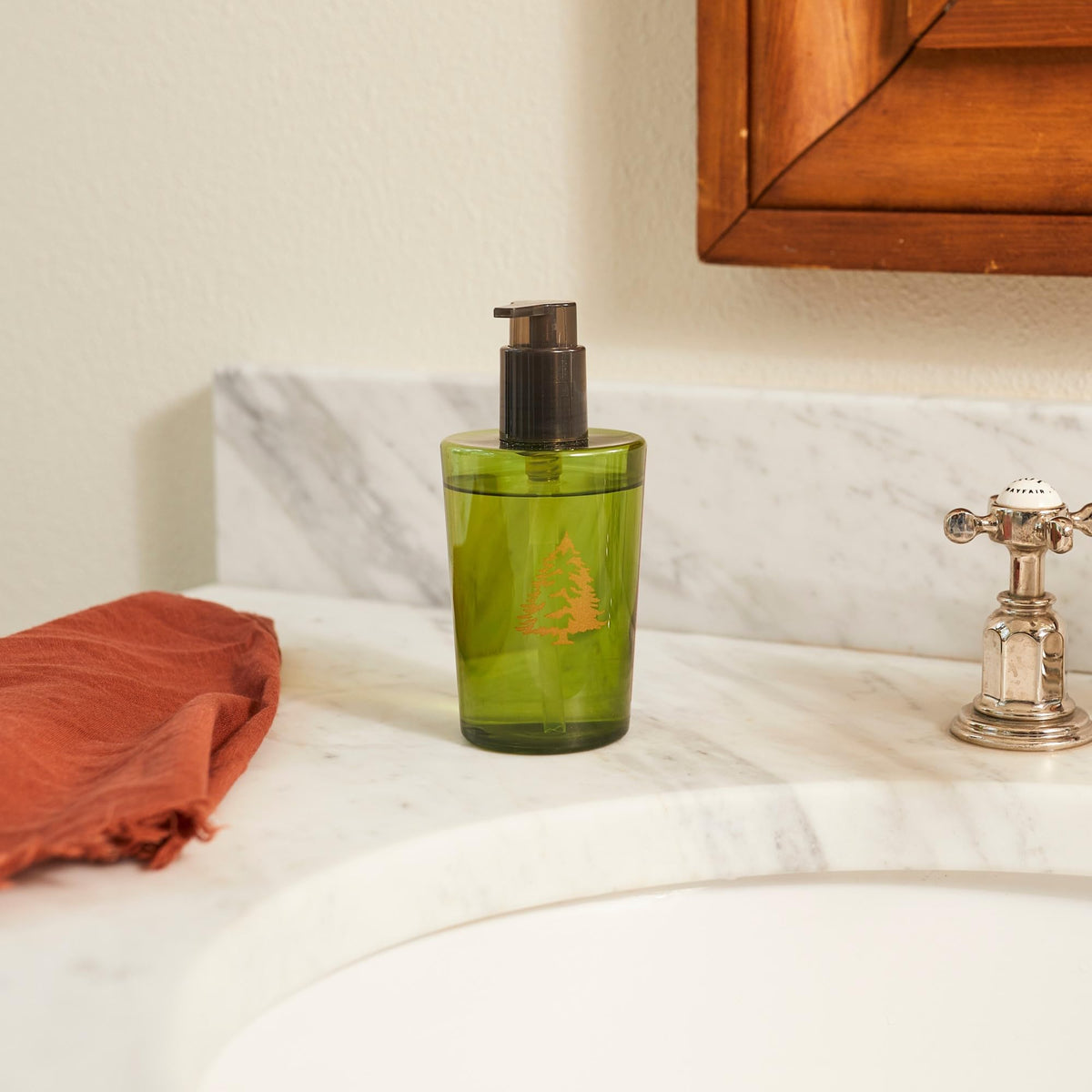 Thymes pump detail highlighting easy dispensing and controlled usage benefit