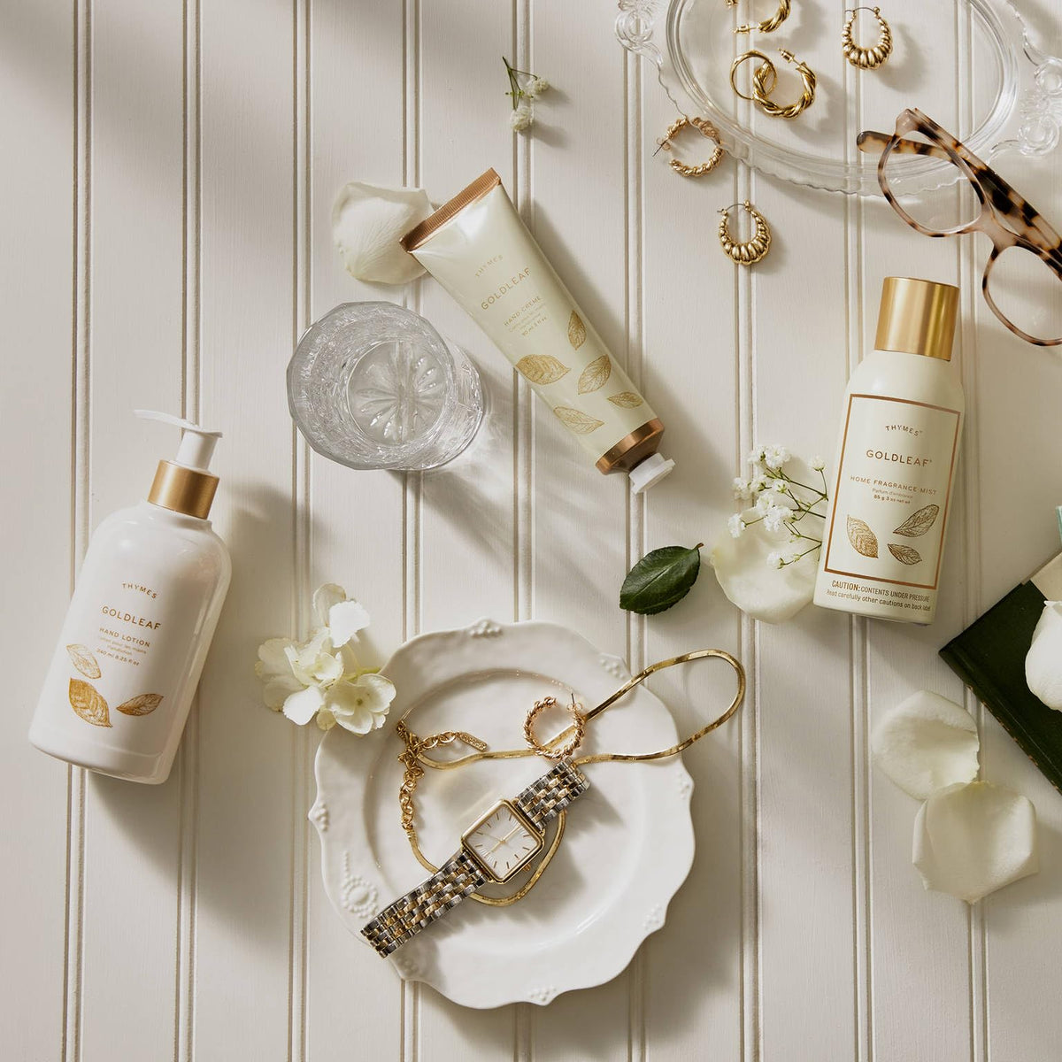 Thymes Goldleaf lather closeup showing creamy foam that hydrates skin