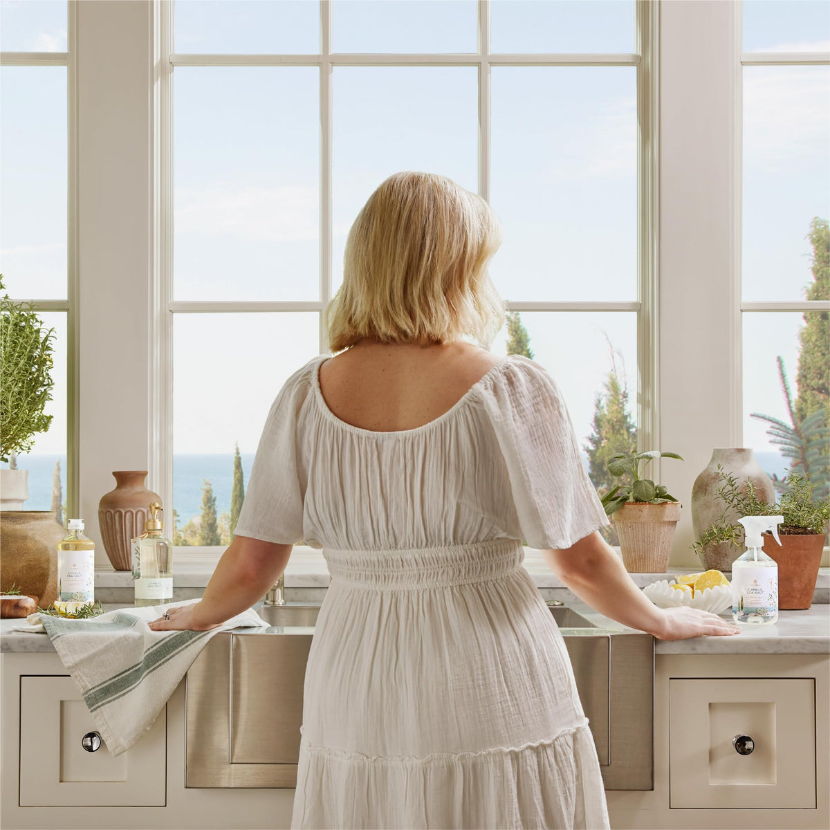 Thymes label detail highlighting ingredients and clean-formula benefit