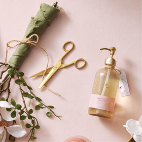Thymes label detail featuring fragrance notes and premium botanical benefit