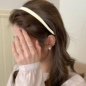TOBATOBA headband next to ruler showing size and flexible fit