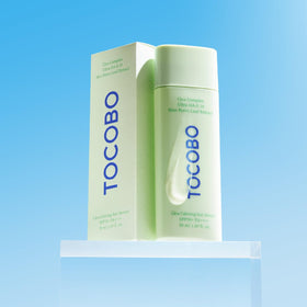 TOCOBO lifestyle image outdoors showing sun protection and comfort