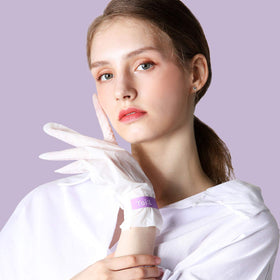 TOI:L glove close-up with visible essence texture for deep hydration