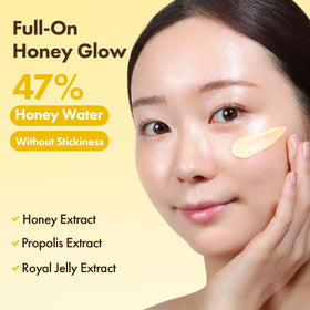 TOSOWOONG cream texture close-up highlighting smooth hydrating consistency