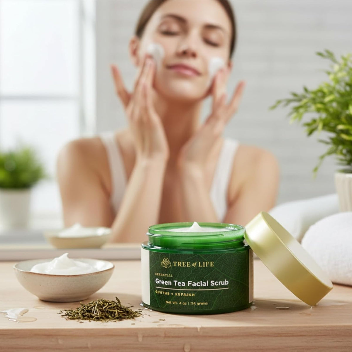 Tree of Life green and white tea extracts in spoons showing antioxidant boost