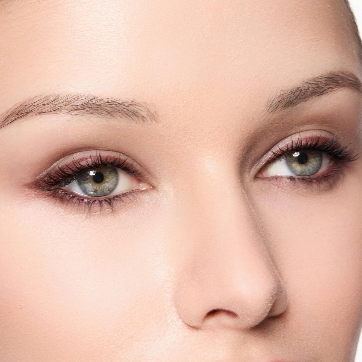 Trish McEvoy built-in sponge detail for effortless smoky blending