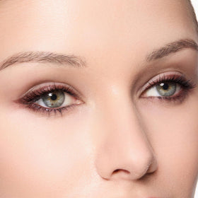 Trish McEvoy built-in sponge detail for effortless smoky blending