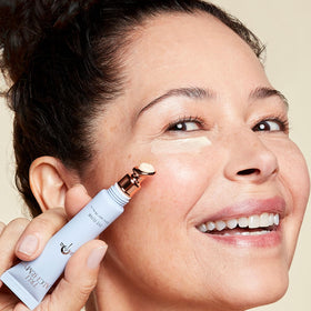 Tru Alchemy applicator in use demonstrating cooling contact and immediate soothing benefit