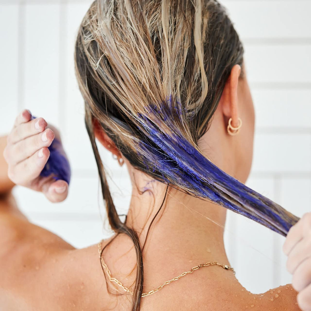 UNITE BLONDA Fix being applied to damp blonde hair demonstrating even toning benefits